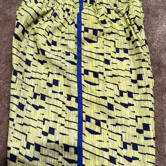 NIKE Boy Bathing Suit. Youth swim trunks. Size Large - Picture 4 of 5